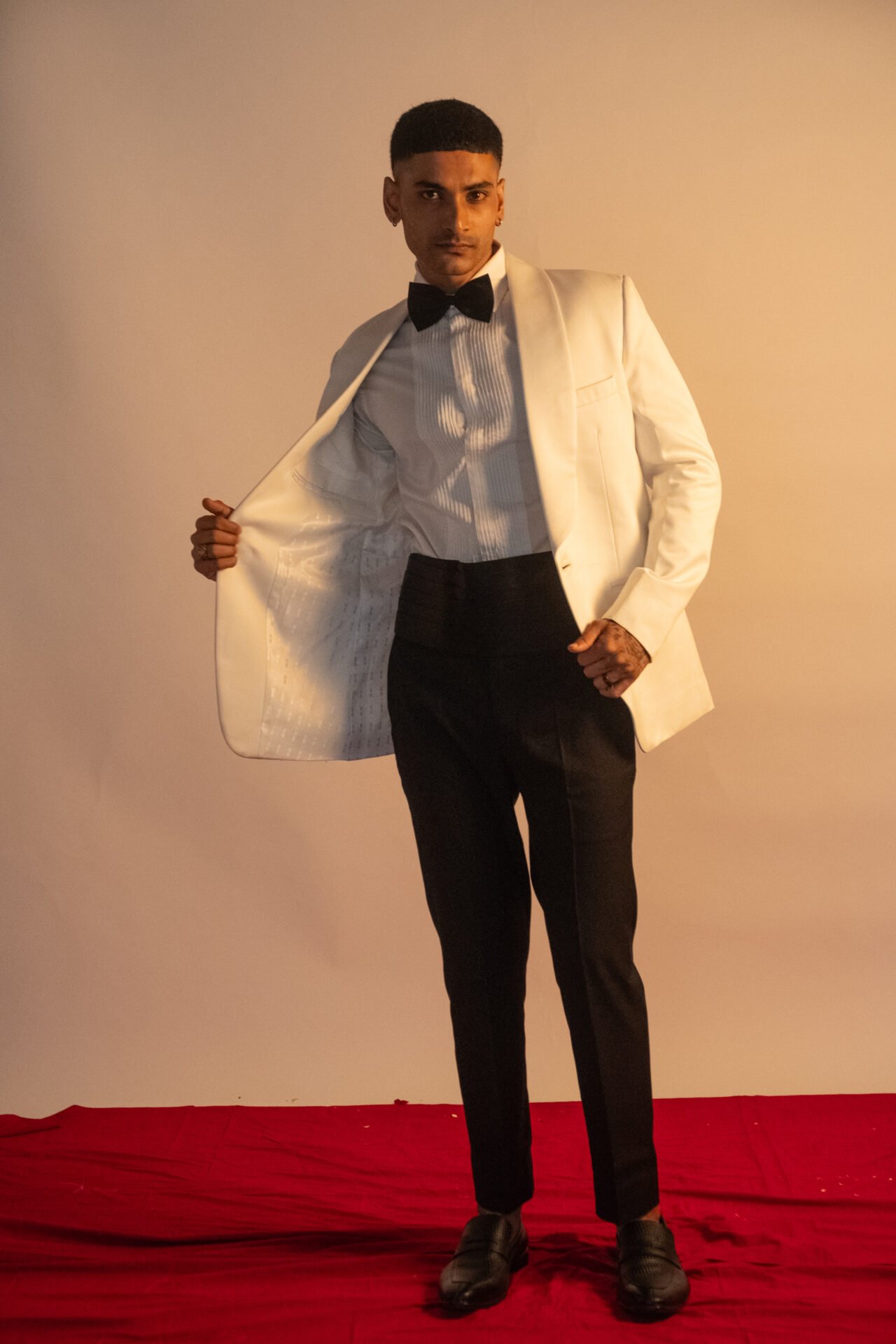 Classic White Shawl Lapel Tuxedo - Image 5